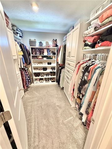 1017 Colonial Dr, Menallen Twp, PA 15401