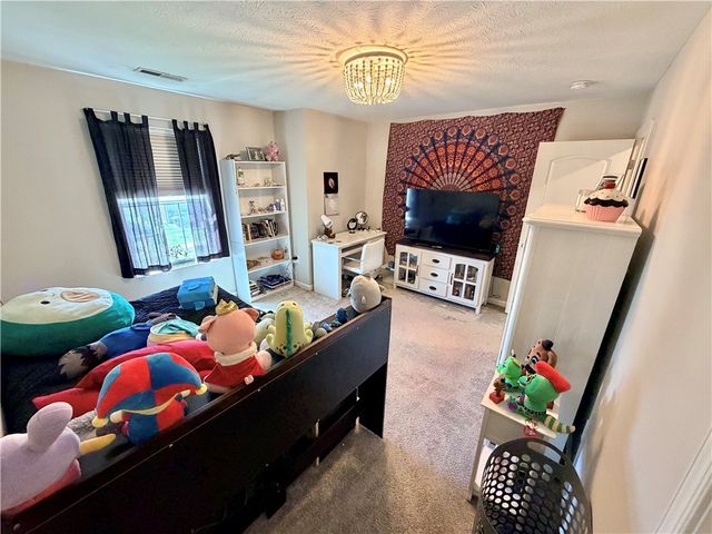 1017 Colonial Dr, Menallen Twp, PA 15401