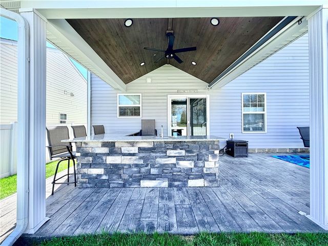 1017 Colonial Dr, Menallen Twp, PA 15401