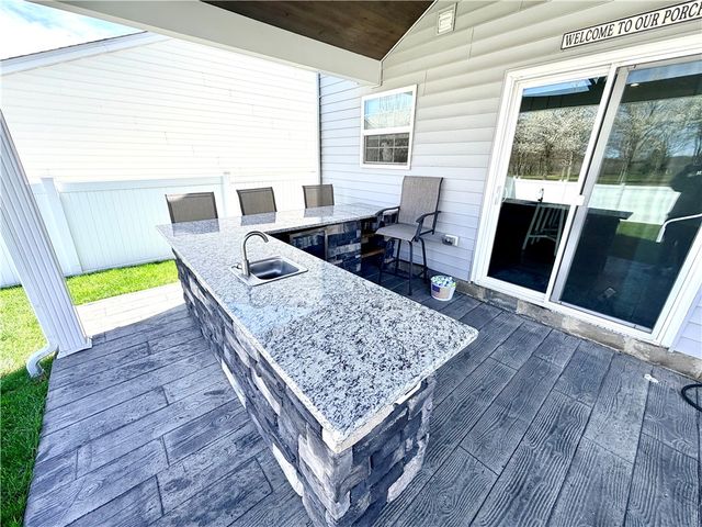 1017 Colonial Dr, Menallen Twp, PA 15401