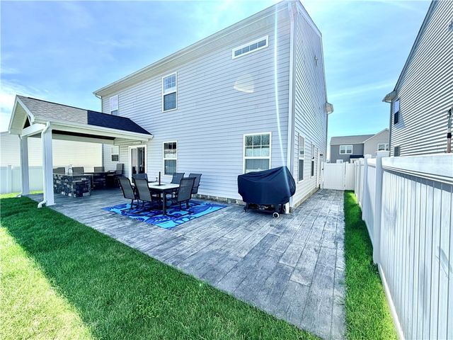 1017 Colonial Dr, Menallen Twp, PA 15401