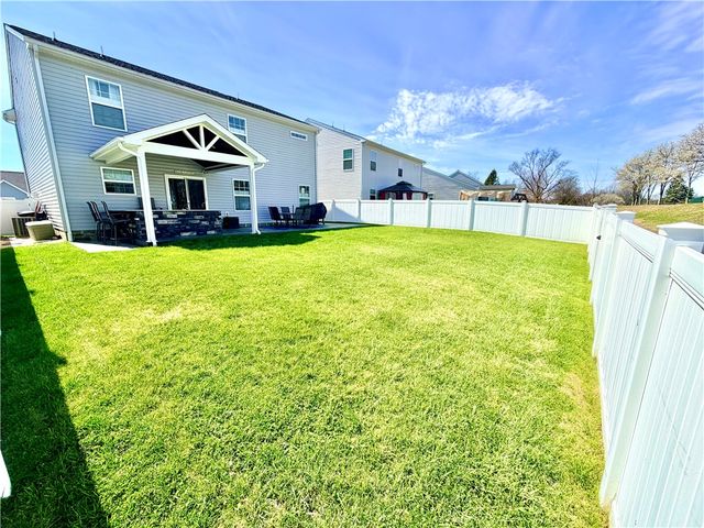 1017 Colonial Dr, Menallen Twp, PA 15401