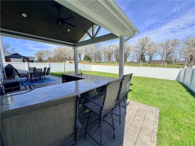 1017 Colonial Dr, Menallen Twp, PA 15401