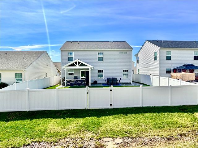 1017 Colonial Dr, Menallen Twp, PA 15401