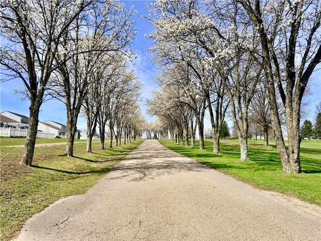 1017 Colonial Dr, Menallen Twp, PA 15401