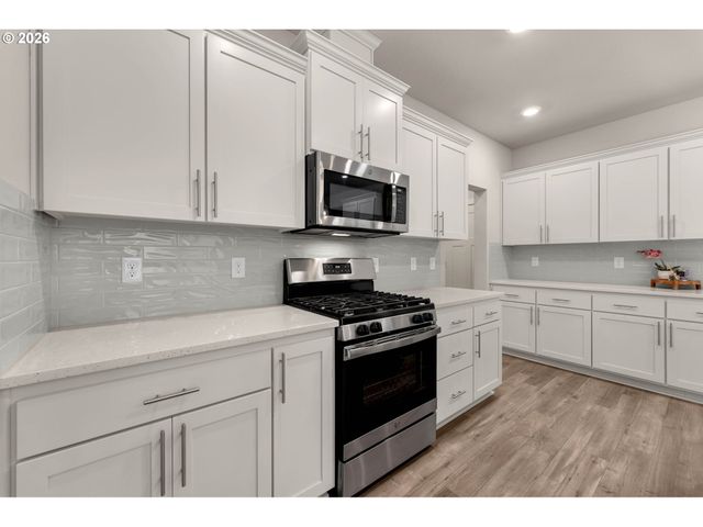 8643 N WRIGHT St, Camas, WA 98607