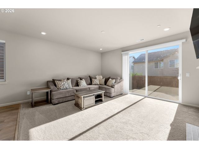 8643 N WRIGHT St, Camas, WA 98607