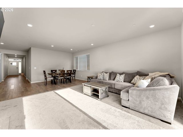 8643 N WRIGHT St, Camas, WA 98607