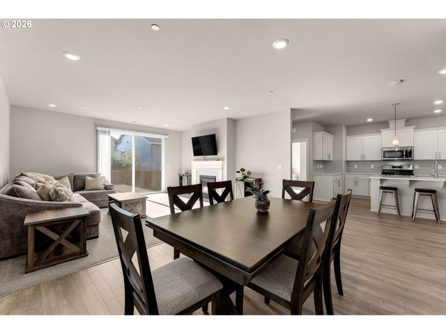 8643 N WRIGHT St, Camas, WA 98607