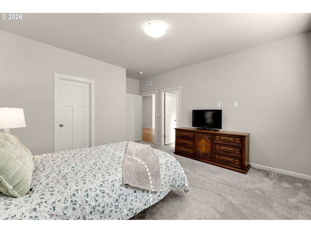 8643 N WRIGHT St, Camas, WA 98607