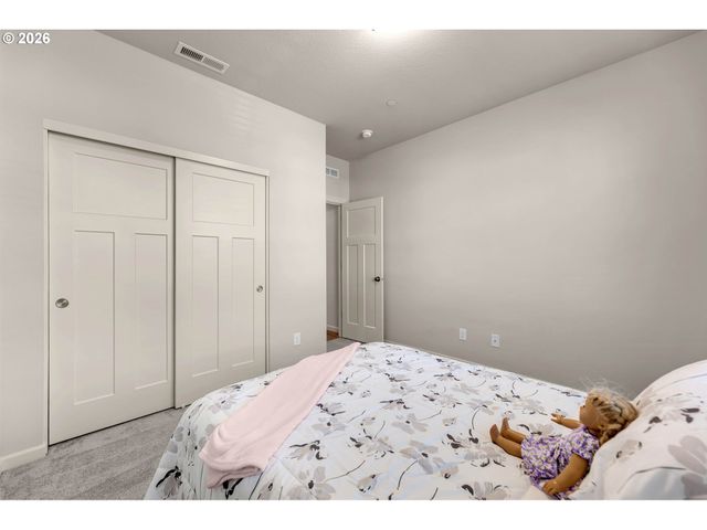 8643 N WRIGHT St, Camas, WA 98607