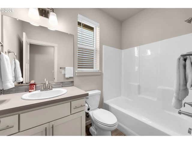 8643 N WRIGHT St, Camas, WA 98607