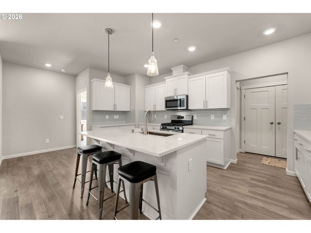 8643 N WRIGHT St, Camas, WA 98607