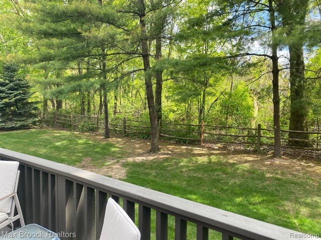 16226 Pine Ridge Drive, Fraser, MI 48026