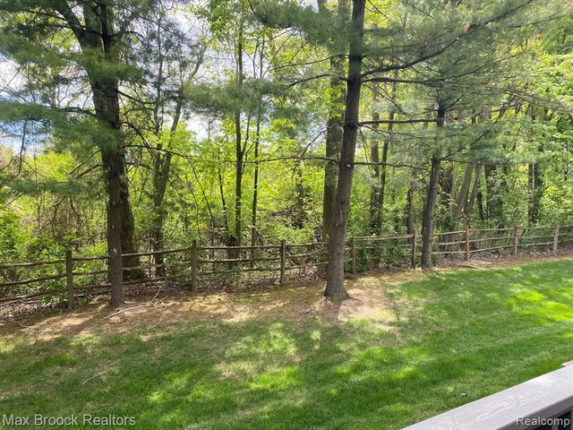 16226 Pine Ridge Drive, Fraser, MI 48026