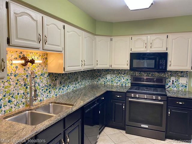 16226 Pine Ridge Drive, Fraser, MI 48026