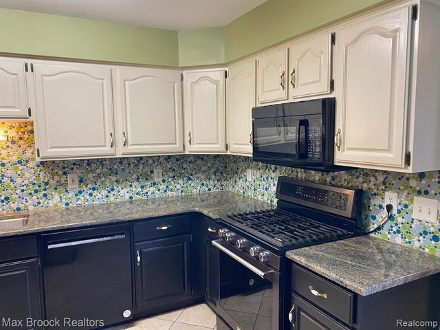 16226 Pine Ridge Drive, Fraser, MI 48026