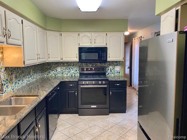 16226 Pine Ridge Drive, Fraser, MI 48026