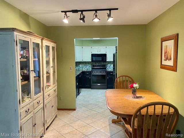 16226 Pine Ridge Drive, Fraser, MI 48026