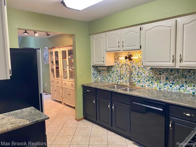16226 Pine Ridge Drive, Fraser, MI 48026
