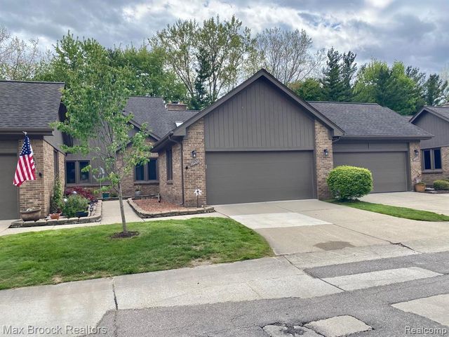 16226 Pine Ridge Drive, Fraser, MI 48026