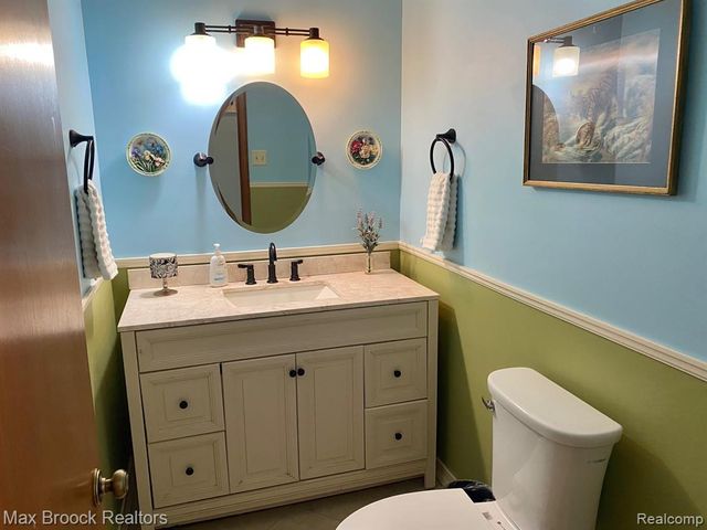 16226 Pine Ridge Drive, Fraser, MI 48026