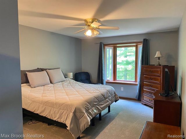 16226 Pine Ridge Drive, Fraser, MI 48026