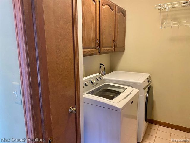 16226 Pine Ridge Drive, Fraser, MI 48026