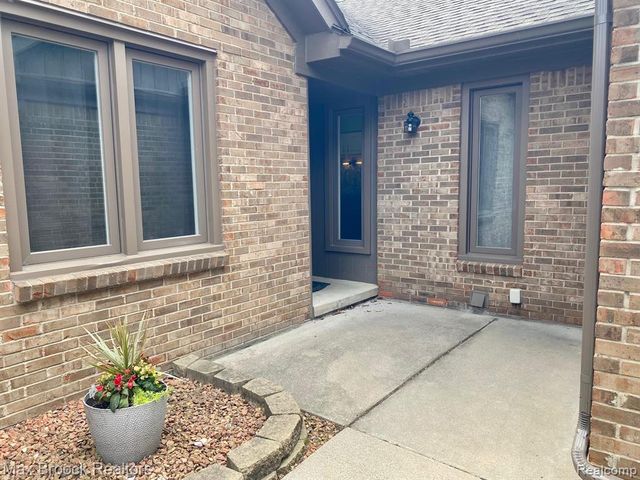 16226 Pine Ridge Drive, Fraser, MI 48026