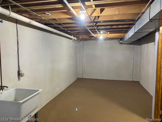 16226 Pine Ridge Drive, Fraser, MI 48026