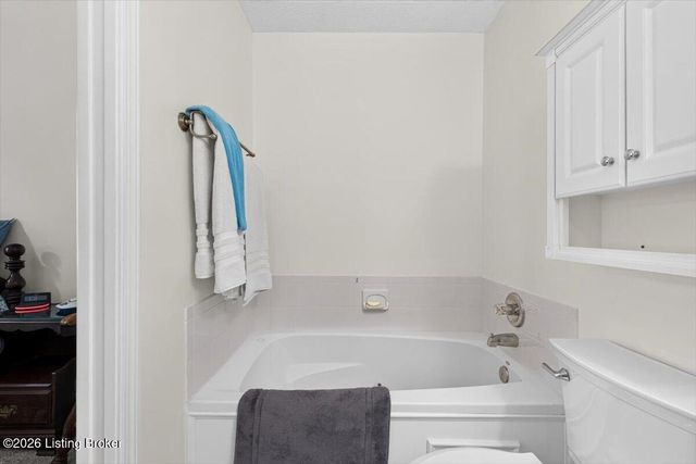 7214 Old North Church Rd, Louisville, KY 40214