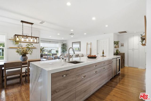 7952 Dunbarton Avenue, Los Angeles, CA 90045