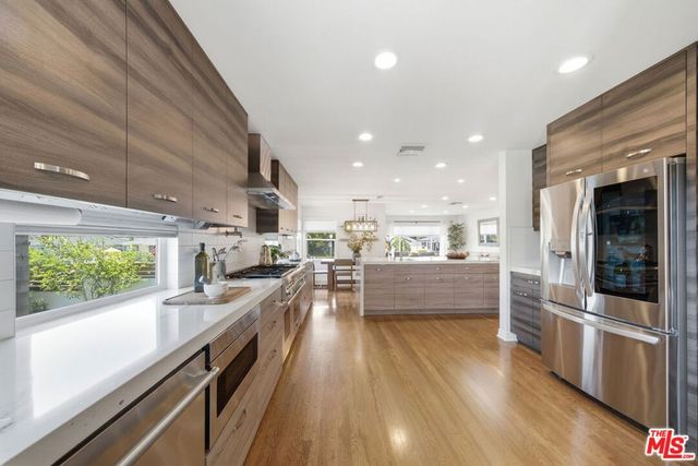 7952 Dunbarton Avenue, Los Angeles, CA 90045