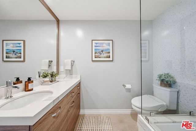 7952 Dunbarton Avenue, Los Angeles, CA 90045