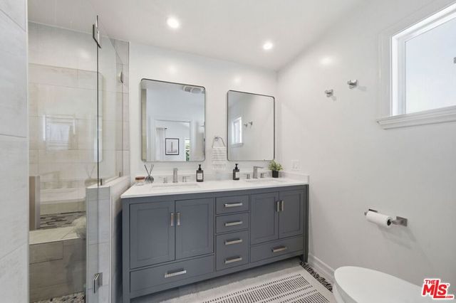 7952 Dunbarton Avenue, Los Angeles, CA 90045