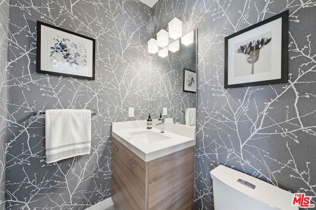 7952 Dunbarton Avenue, Los Angeles, CA 90045
