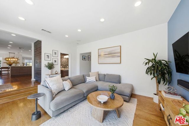 7952 Dunbarton Avenue, Los Angeles, CA 90045