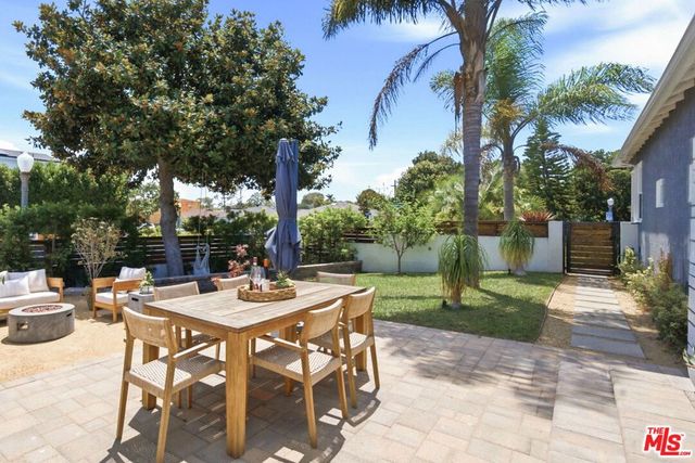 7952 Dunbarton Avenue, Los Angeles, CA 90045