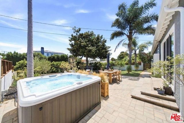 7952 Dunbarton Avenue, Los Angeles, CA 90045
