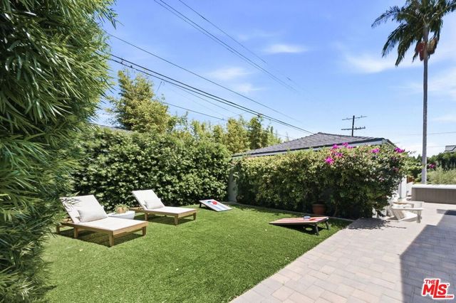 7952 Dunbarton Avenue, Los Angeles, CA 90045