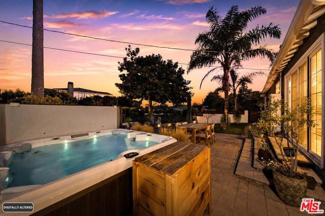 7952 Dunbarton Avenue, Los Angeles, CA 90045