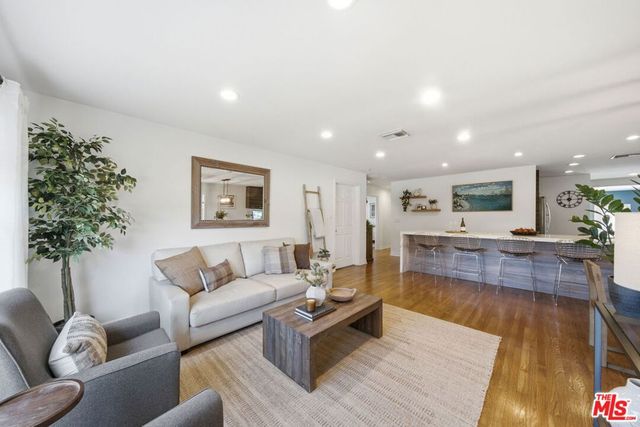 7952 Dunbarton Avenue, Los Angeles, CA 90045