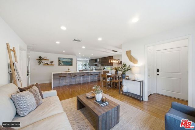 7952 Dunbarton Avenue, Los Angeles, CA 90045