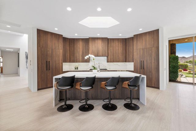 148 Menil Place, Palm Desert, CA 92260