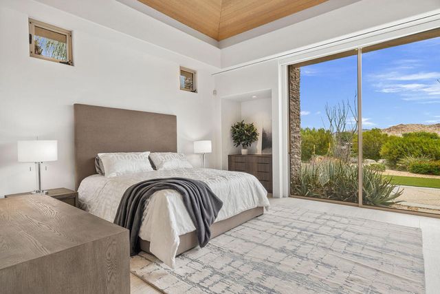 148 Menil Place, Palm Desert, CA 92260