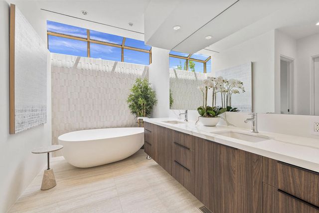 148 Menil Place, Palm Desert, CA 92260