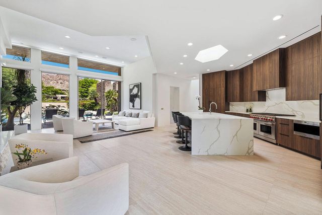 148 Menil Place, Palm Desert, CA 92260