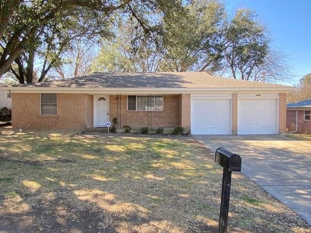 4025 Caddo Trail, Lake Worth, TX 76135