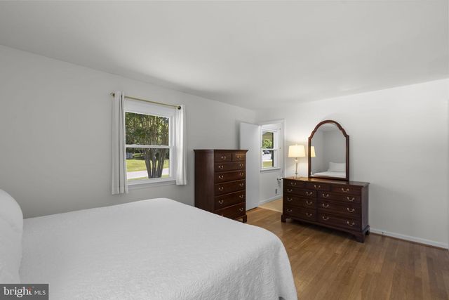 9008 EDGEWOOD DR, Gaithersburg, MD 20877