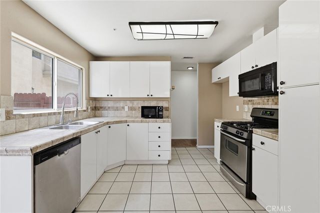 9300 Burnet Avenue 122, North Hills, CA 91343